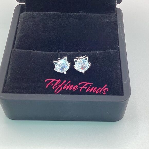 💎🐈Sterling Silver CZ Diamond Stud Cat Earrings🐈💎 - Picture 6 of 17